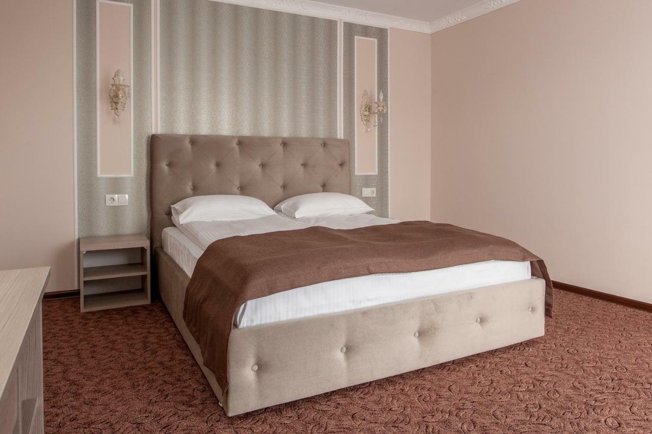 Mon Ami Hotel Ivano-Frankivsk Exteriér fotografie